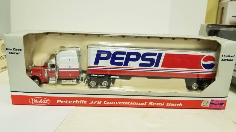 lot 1137 image: Peterbilt 379 Conventional Semi Bank Pepsi Liberty Classics 164 Scale 32602