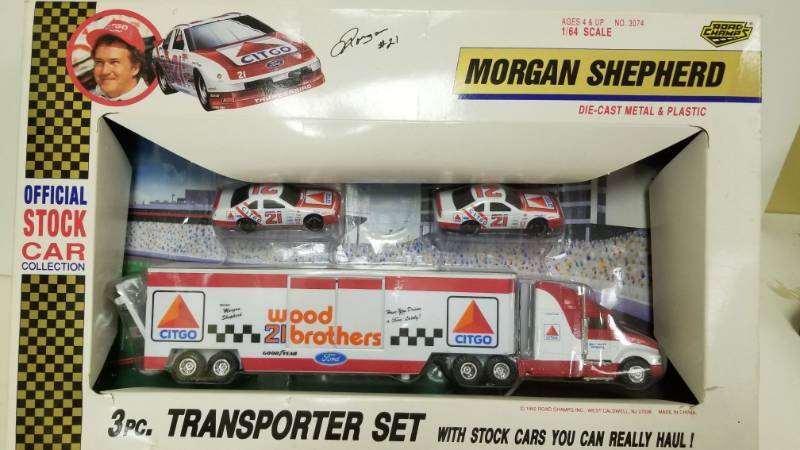 lot 1146 image: Morgan Shephard 1992 Road Champs 3pc. Transporter Set With Cars To Haul 164 Diecast