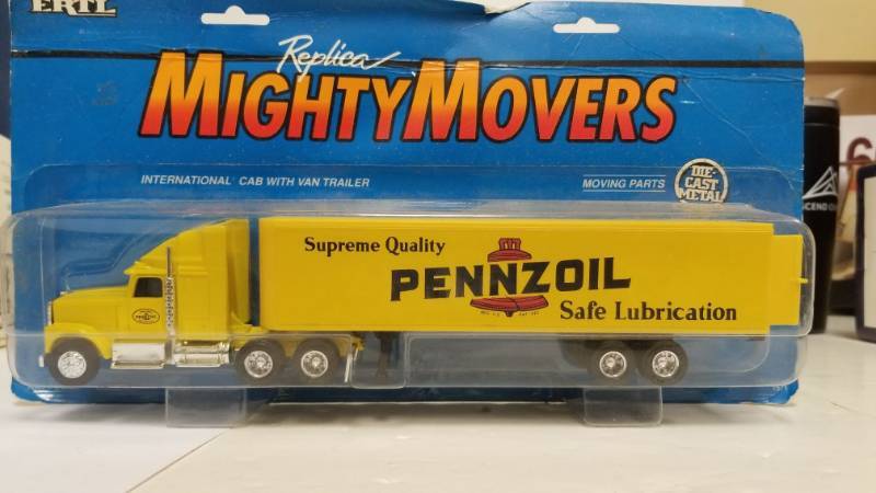 lot 1148 image: Ertl Replica Mighty Mover Pennzoil Tractor Trailer Truck 164