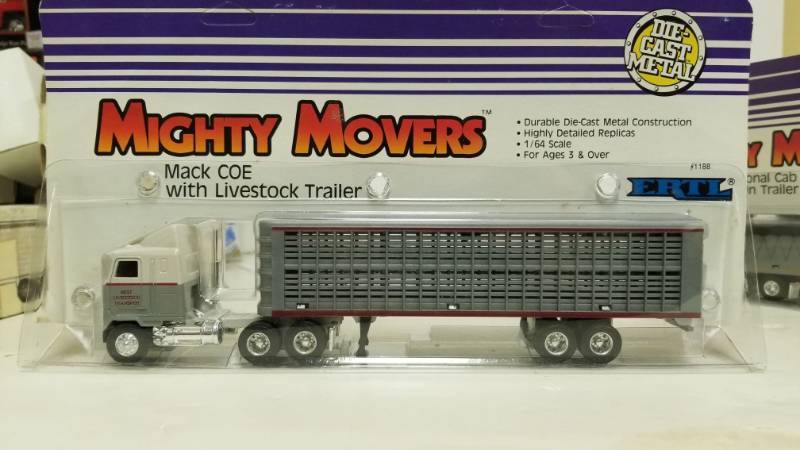 lot 1165 image: Ertl Mack Coe With Livestock Trailer 1188 In Package 1987 Vintage Farm 164