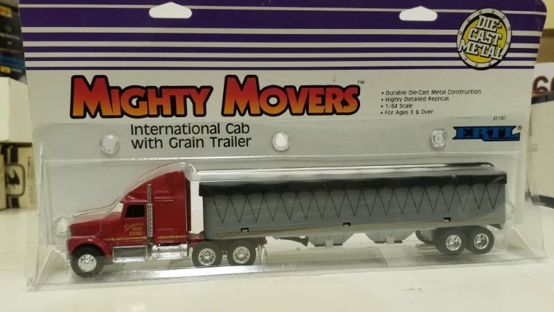 lot 1166 image: Ertl International Cab with Grain Trailer 1187 In Package 1987 Vintage Farm 164