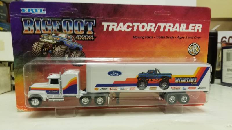 lot 1167 image: Vtg 1990 Ertl, Big Foot Tractortrailer 4x4x4 Die Cast Metal 164th Scale (