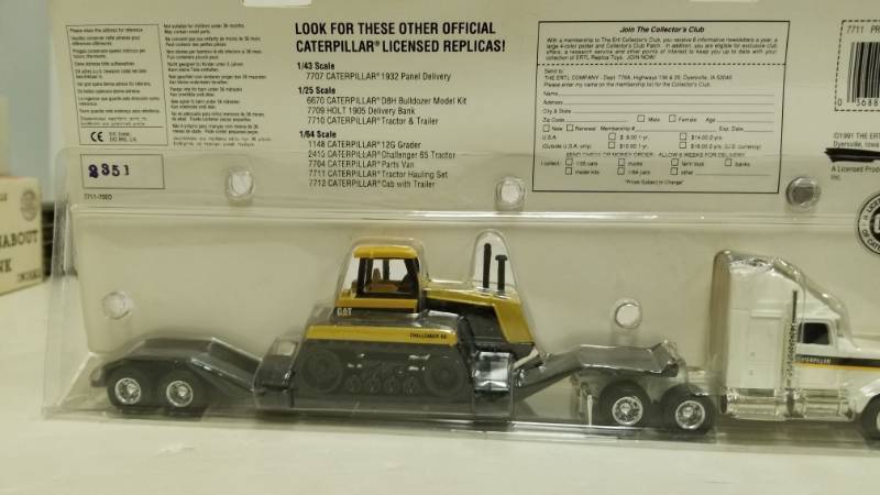 lot 1178 image: Caterpillar Tractor Hauling Set Challenger 65 Tractor Lowboy Ertl 164 Rare