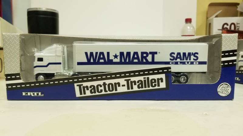 lot 1184 image: Ertl Wal Mart Sams Club Tractor Trailer Truck Diecast In Box 164 Walmart