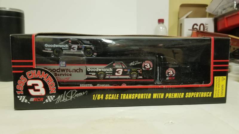 lot 1204 image: 164 Mike Skinner 3 Super Truck Hauler  Transporter 1995 Championship Diecast