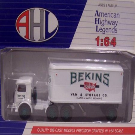 lot 1211 image: Kenworth 18 Wheeler Die Cast Bank - Liberty Classics - Case 30084