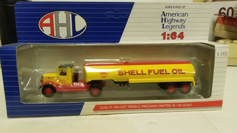 lot 1226 image: Ahl American Highway Legends L53302 164 Diecast Chevron Gasoline Tanker