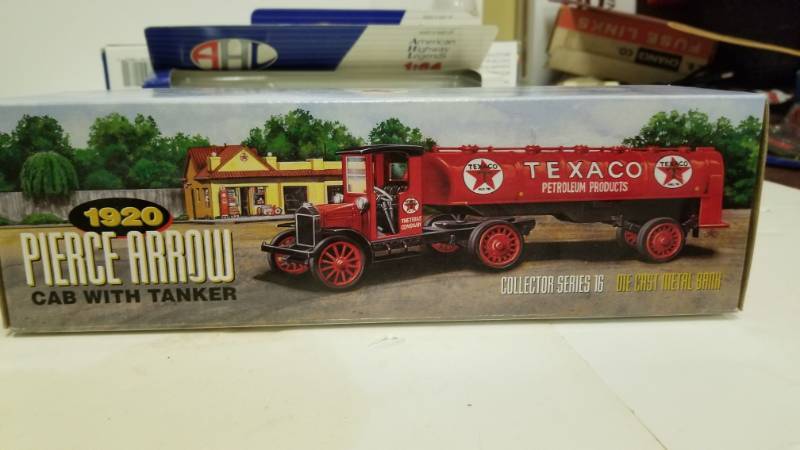 lot 1227 image: Ertl Die Cast Bank 1920 Pierce Arrow Cab Texaco Collectors Series 16 Mint