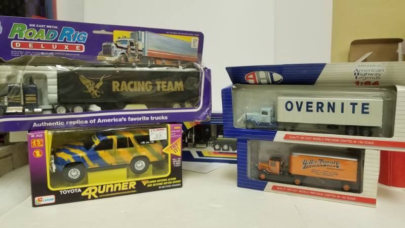 lot 1265 image: 4 die cast toys AHL Lanard Road Rig
