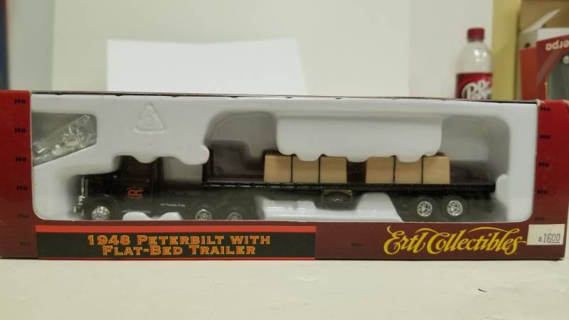 lot 1282 image: Ertl 1948 Peterbilt With Flat-bed Trailer Ho 187 Scale American Classic Series