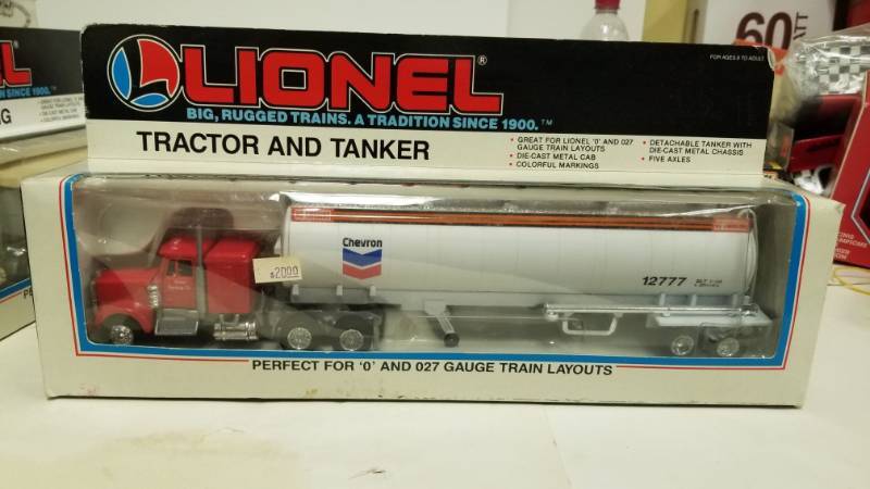 lot 1288 image: Lionel 6-12777 Chevron Tractor And Tanker