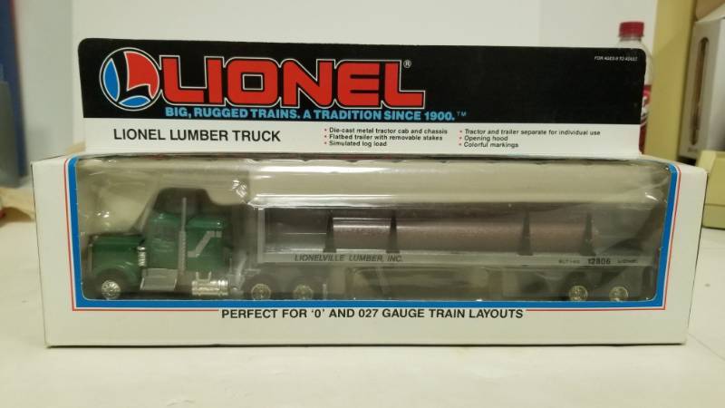 lot 1291 image: Lionel 6-12806 Die-cast Tractor W Lionelville Lumber, Inc Trailer - 18 Wheeler