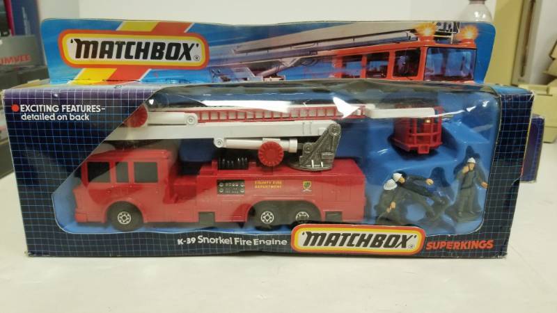1987 Matchbox Superkings K-39 Snorkel Fire Engine (3 Firemen