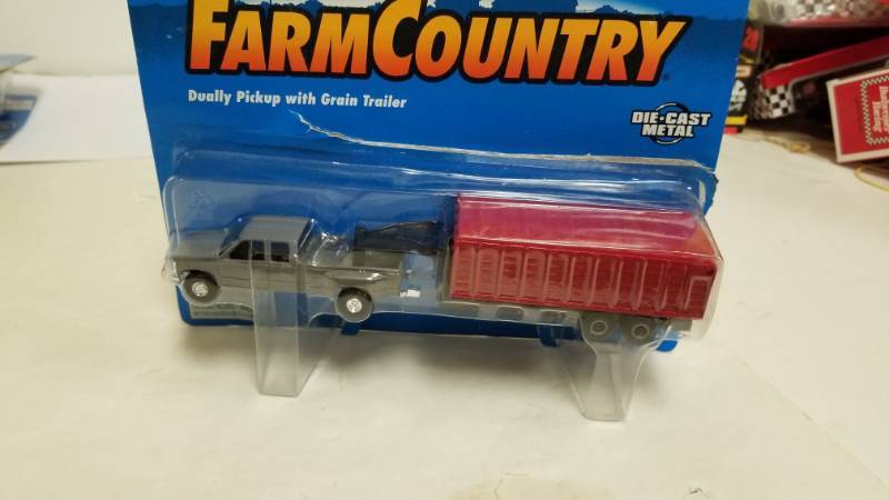 lot 1317 image: Gmc Dually Pickup W Gooseneck Grain Trailer, Ertl Diecast, Farm Country 164