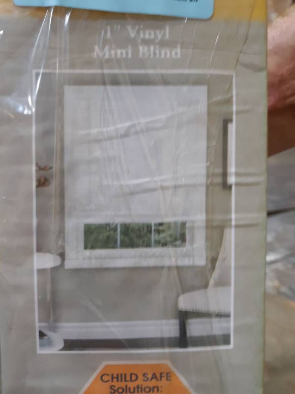 lot 3079 image: 1 white vinyl blind