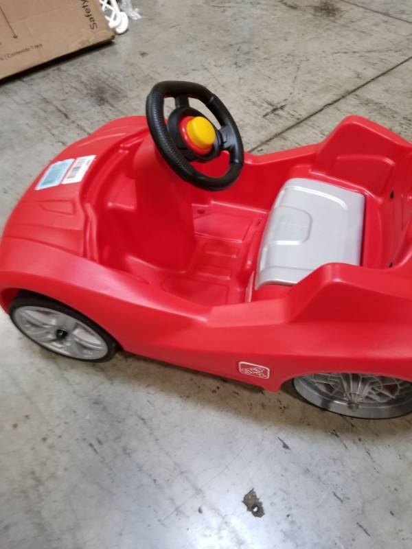 lot 3107 image: MISSING PIECES Step2 Whisper Ride Cruiser Ride-On Toy, Red (Amazon Exclusive)