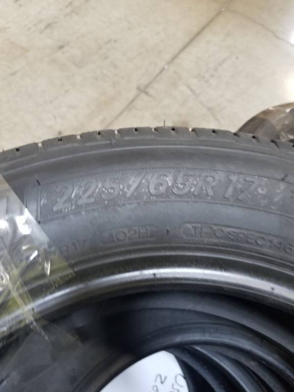 lot 3119 image: Michelin Premier LTX 22565R17