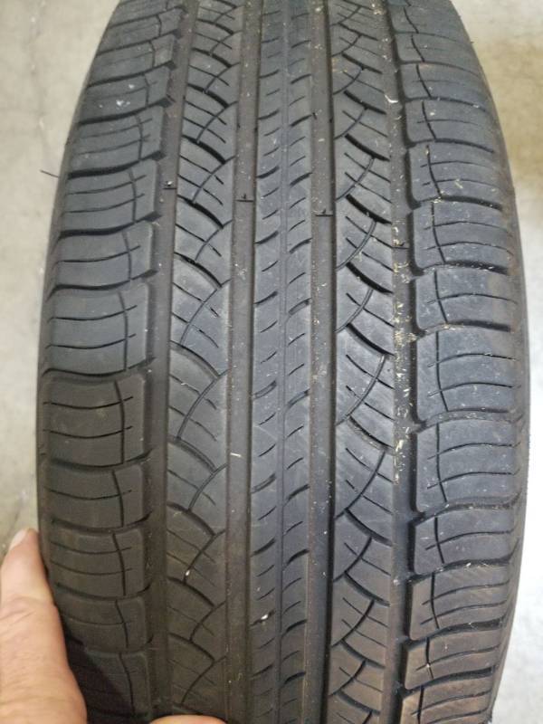 lot 3120 image: Two Michelin Latitude Used Tires p 2355519
