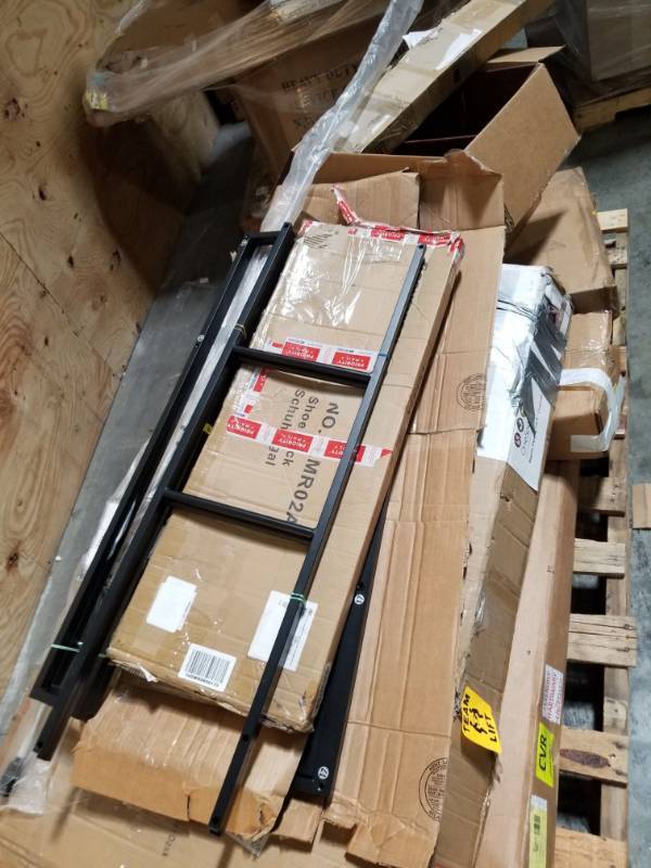 lot 3249 image: A Lot Of Assorted Items May Have Missing Parts Or Could be Broken