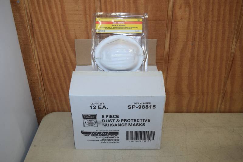lot 438 image: 60 Dust Masks