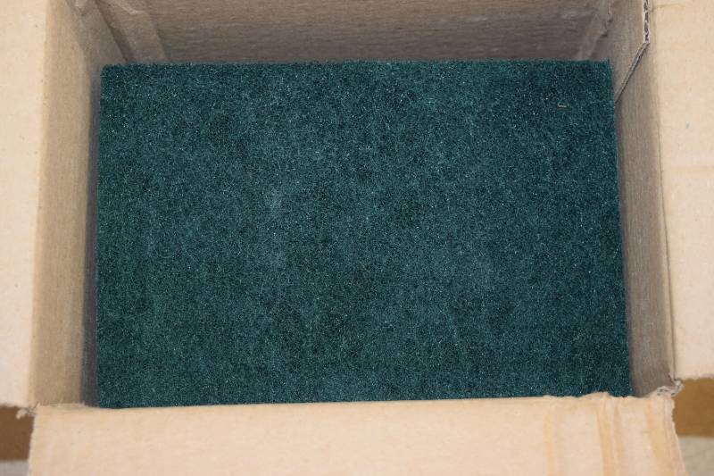 lot 447 image: 20 Americo No. 96 Medium Duty Scour Pads