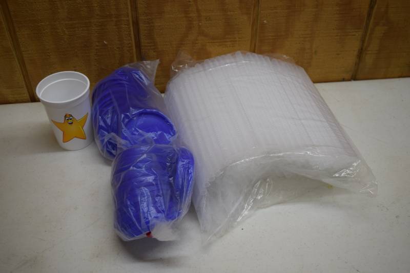 lot 71 image: 250 Kids Cups, Straws and Lids