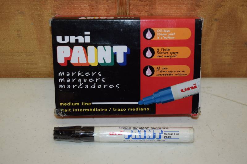 lot 88 image: 12 Uni Paint Markers