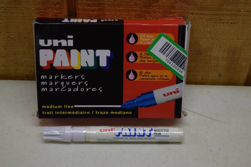 lot 89 image: 12 Uni Paint Markers