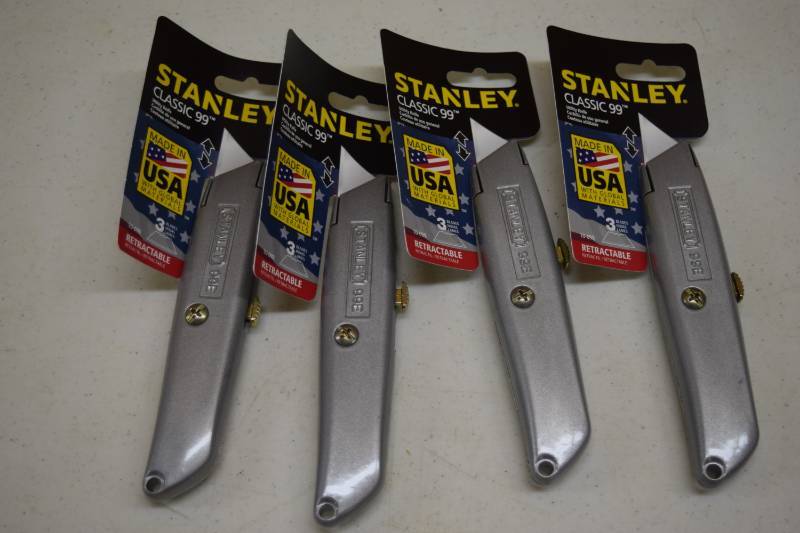 lot 90 image: 4 Stanley Classic 99 Box Knives