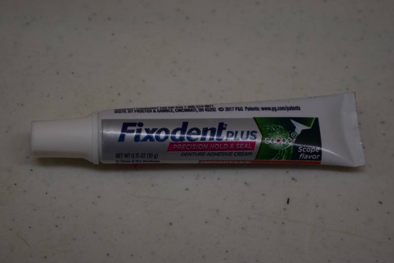 lot 108 image: 35 Tubes Fixodent Plus