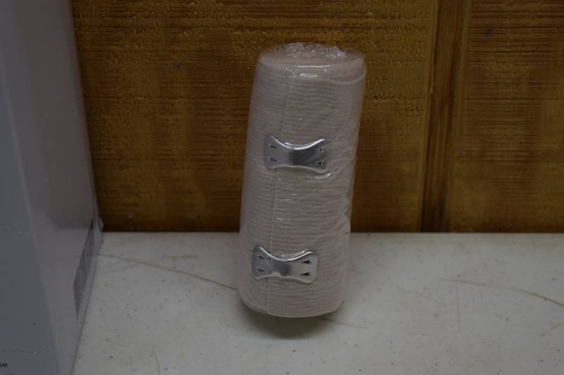 lot 119 image: 10 Curaplex Non-Sterile Elastic Bandages Ace Bandages
