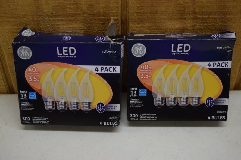 lot 124 image: 8 GE LED Chandalier Bulbs