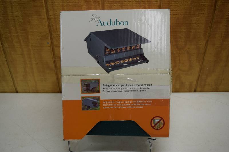 lot 154 image: Audubon Squirrel Proof Bird Feeder