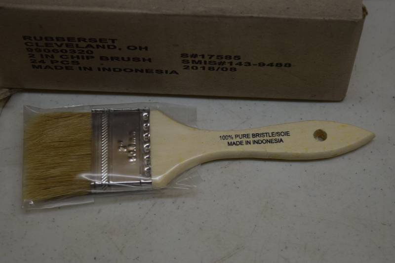 lot 168 image: 24 Chip Brushes 2