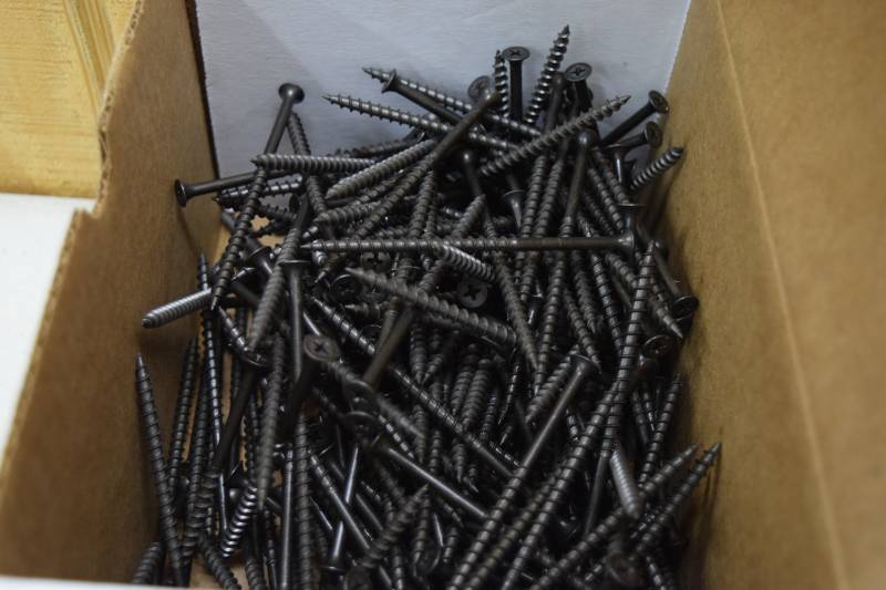 lot 181 image: 5 Pounds Wood Screws