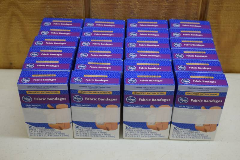 lot 197 image: 24 Boxes of 30 Fabric Bandages