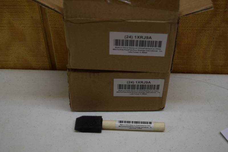 lot 204 image: 48 Foam Paint Brushes