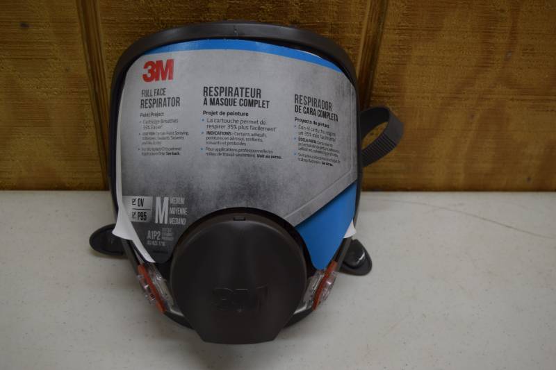 lot 229 image: 3M Full Face Respirator