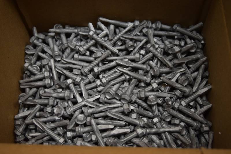 lot 338 image: 8 Pounds Self Tapping Hex Head Screws