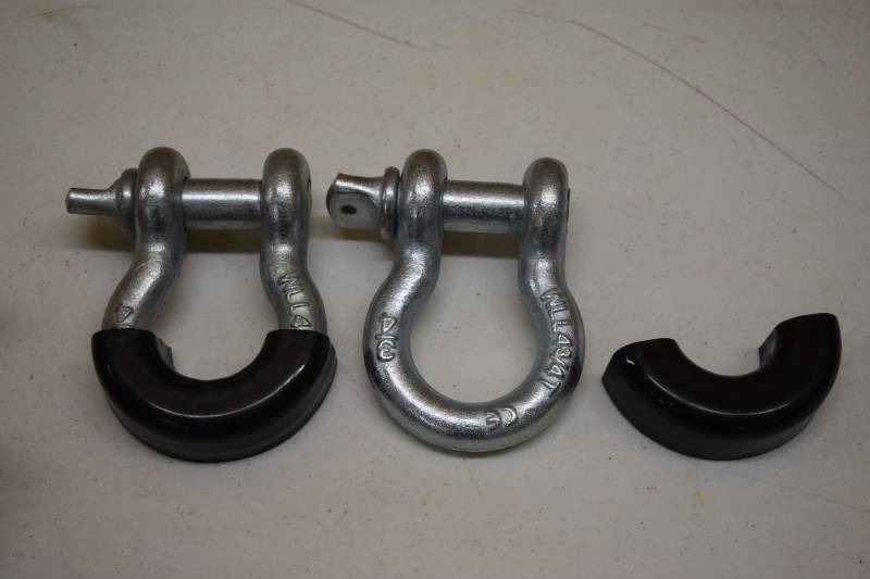 lot 339 image: 2 Campbell WLL 4 34 Ton Clevis