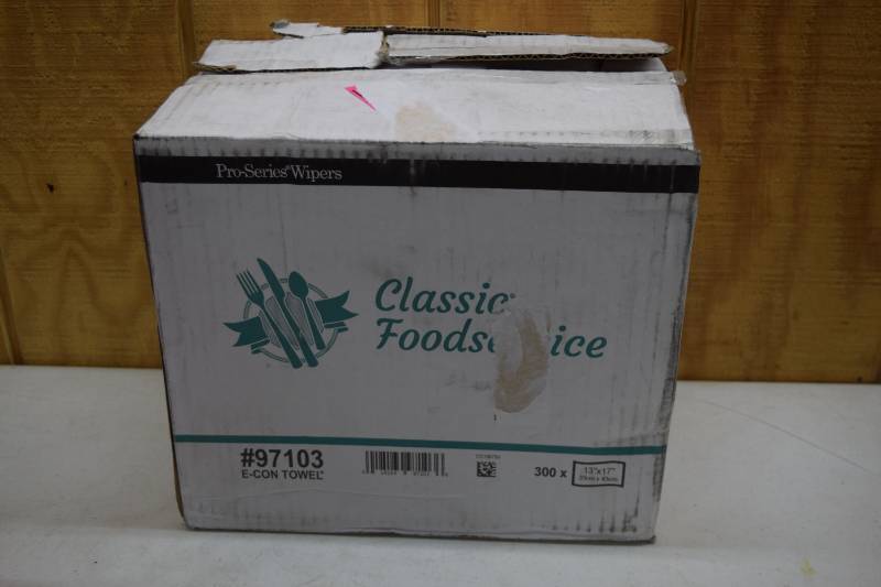 lot 352 image: 300 Classic Foodservice E-Con Towels
