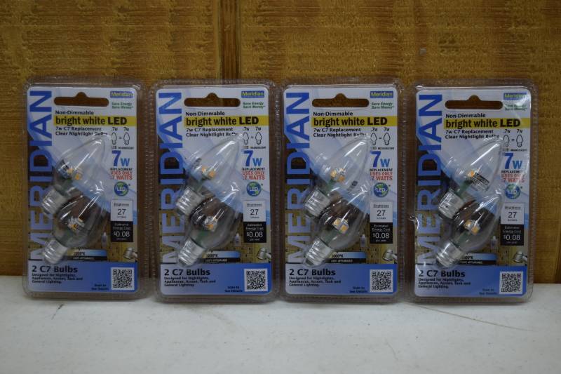 lot 356 image: 8 Meridian LED Nightlight Bulbs