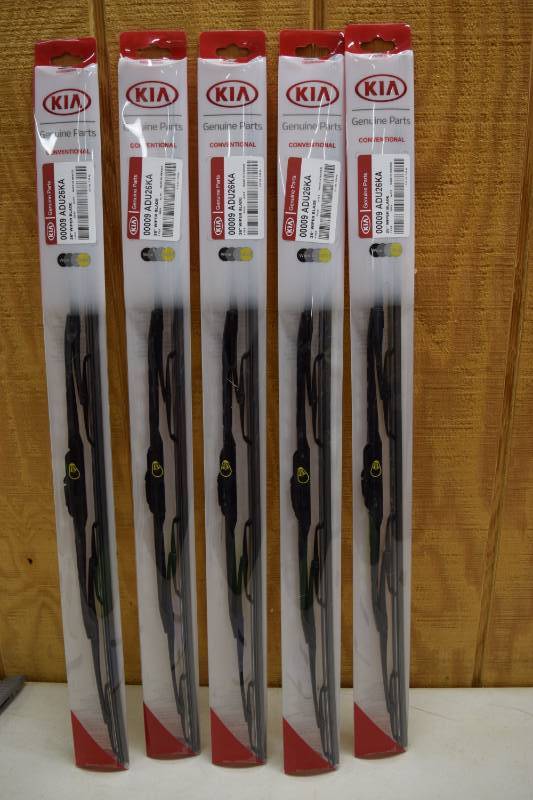 lot 499 image: 5 Kia Wiper Blades