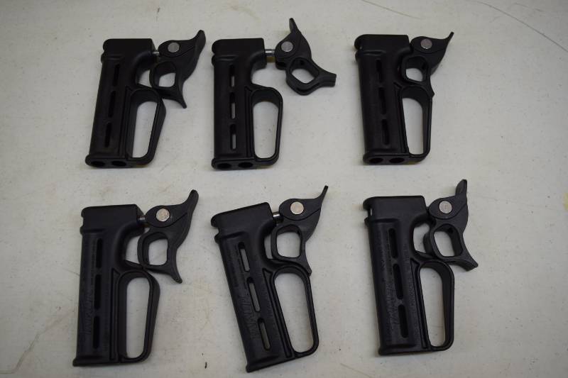lot 414 image: 6 Load Tamer Rope Locks Hand Grip Style