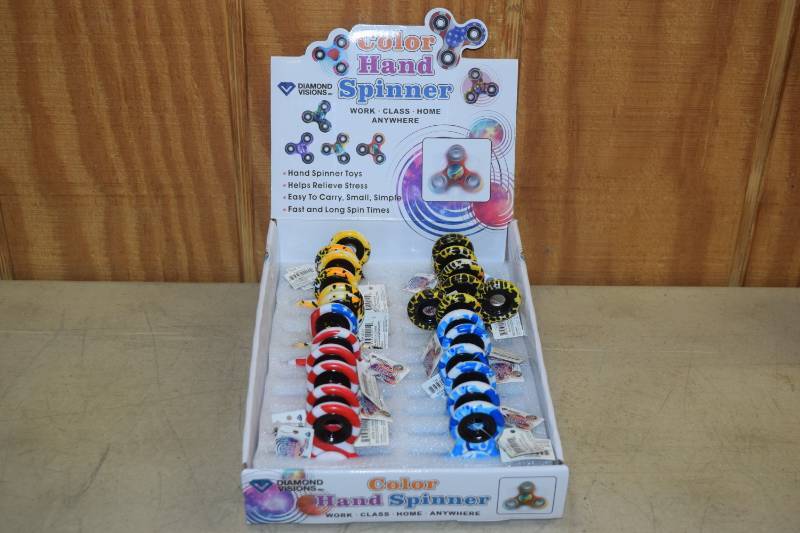 lot 422 image: 24 Fidget Spinners