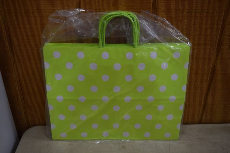 lot 459 image: 24 Spritz Gift Bags