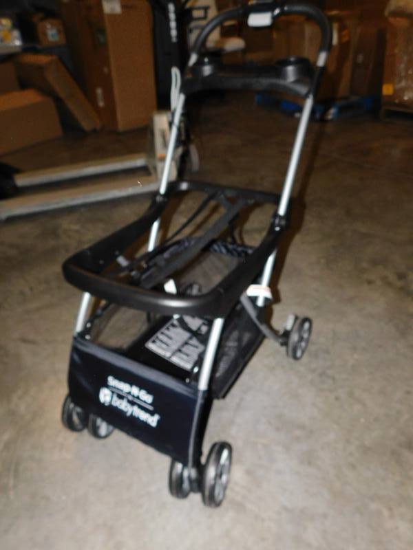 lot 8389 image: Baby Trends Snap N Go Stroller