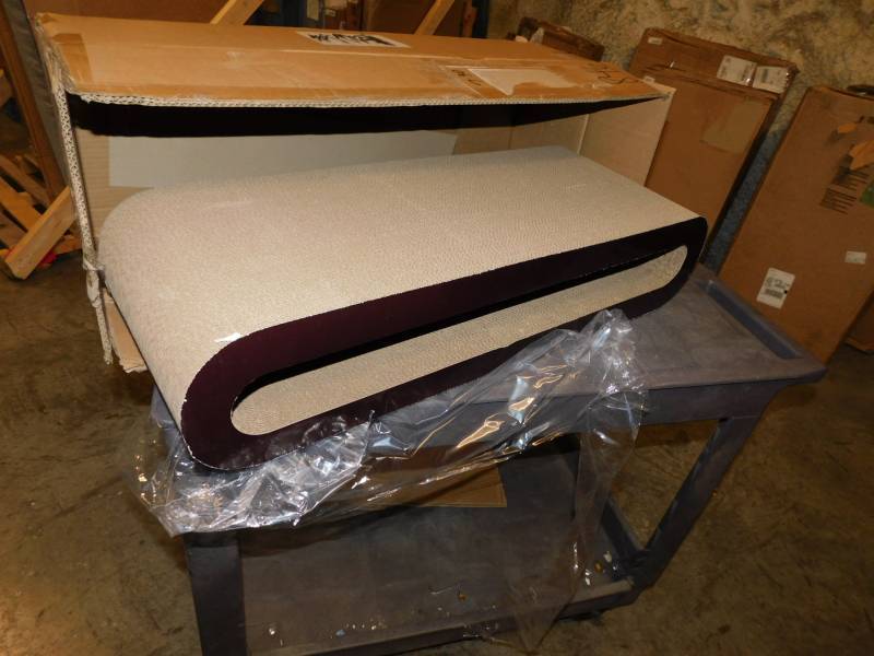 lot 8428 image: Amazon Basics Cat Scratcher Lounger