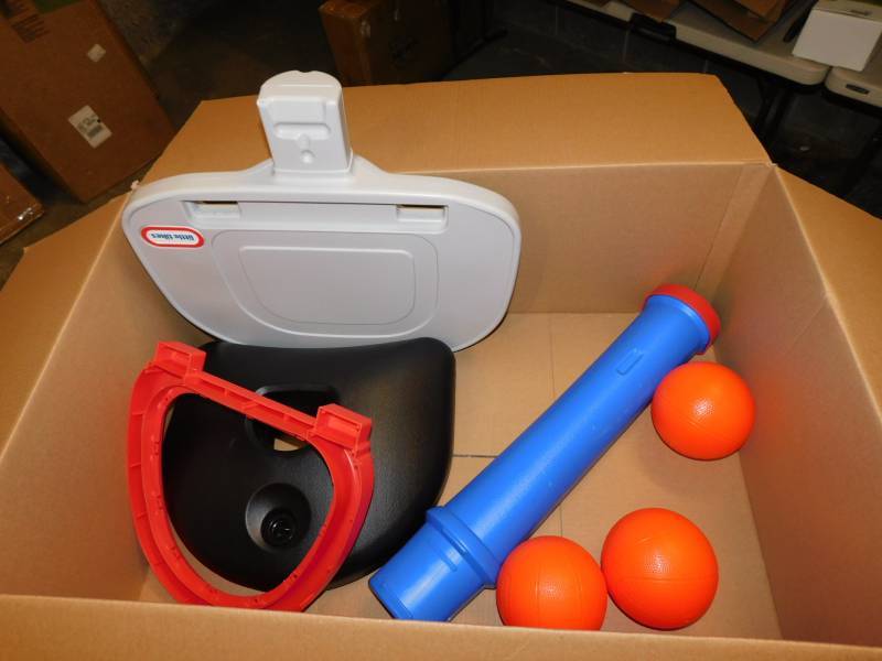 lot 8438 image: Little Tikes Basketball Toy