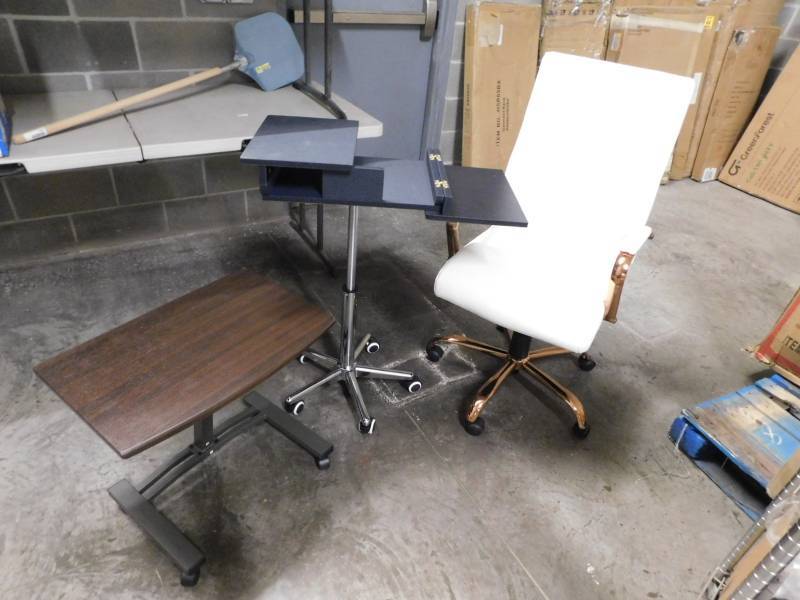 lot 8445 image: Lot of Misc Office